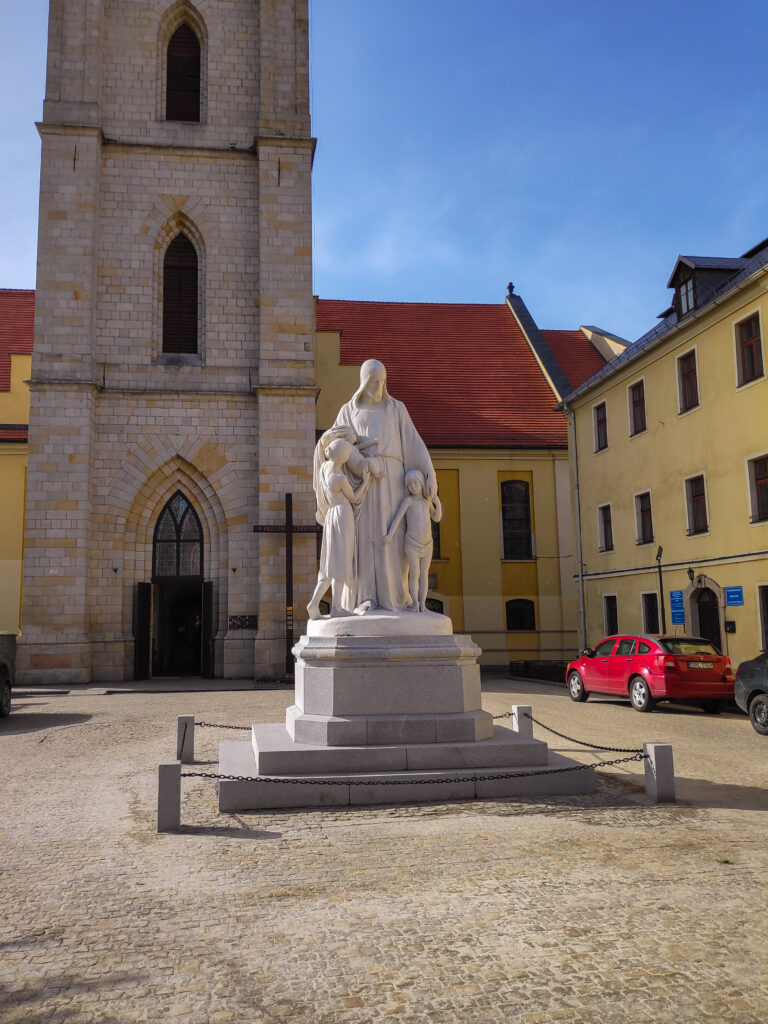 Figura Jezus Przyjaciel Dzieci Bolesławiec